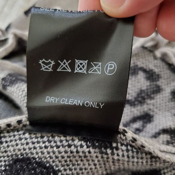 Love Token Fringe Poncho in Leopard sz Med/Large - Picture 11 of 11